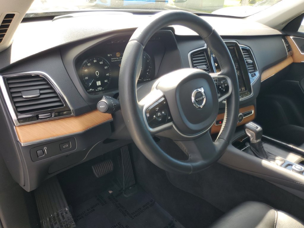 Used 2022 Volvo XC90 T6 Momentum w/ Advanced Package AWD/4WD image 18