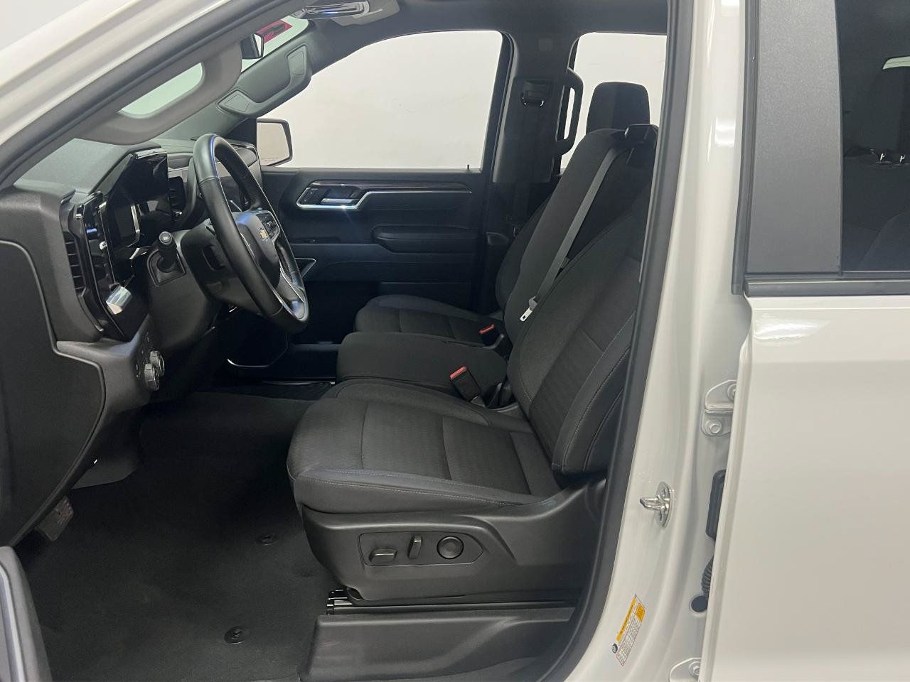 Used 2026 Chevrolet Silverado 1500 LT AWD/4WD image 28
