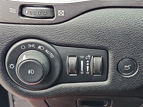 Used 2022 Jeep Cherokee Trailhawk w/ Comfort/Convenience Group image 23