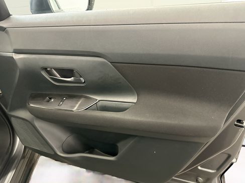 Used 2025 Nissan Kicks S image 32