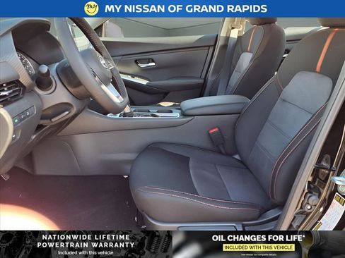 New 2025 Nissan Sentra SR w/ Midnight Edition image 17