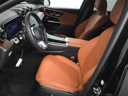 Used 2024 Mercedes-Benz GLC 300 image 7