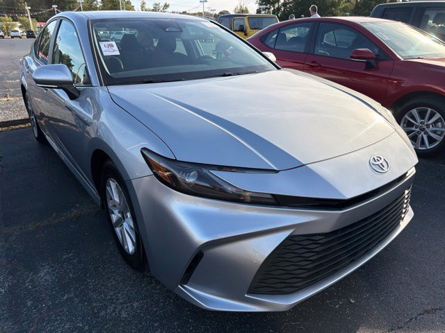 Used 2025 Toyota Camry LE FWD image 4
