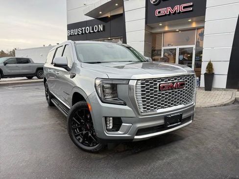 Used 2024 GMC Yukon XL Denali w/ Advanced Technology Package image 5