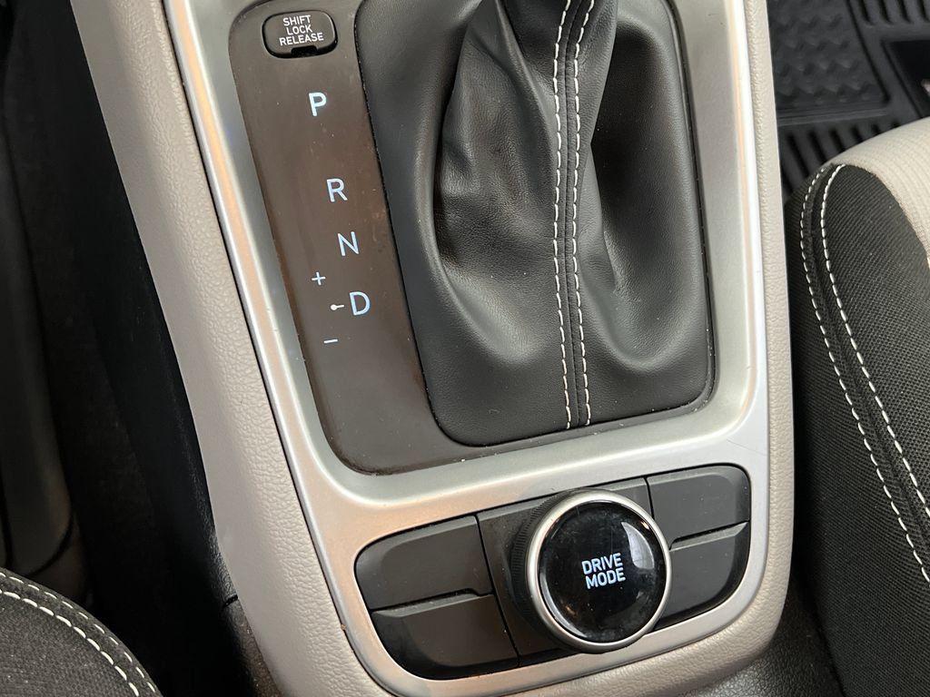 Used 2025 Hyundai Venue SEL FWD image 52