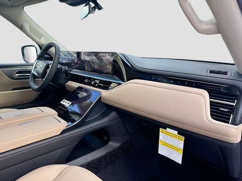 Certified 2026 INFINITI QX80 Pure w/ Cargo Package image 33