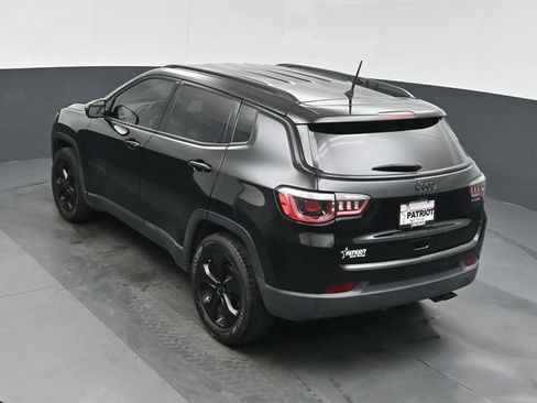 Used 2018 Jeep Compass Latitude FWD image 34