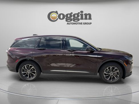 Used 2024 Lincoln Nautilus Premier w/ Equipment Group 102A image 7