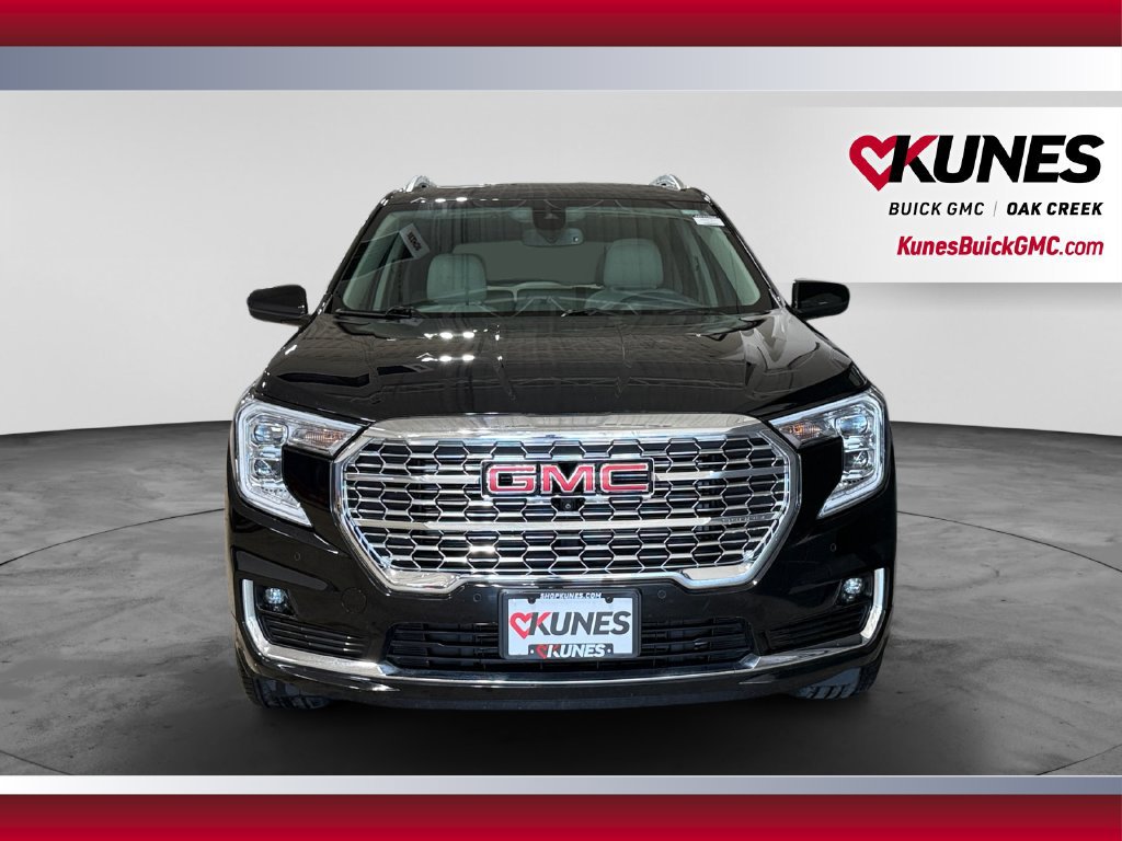 Used 2023 GMC Terrain Denali w/ Denali Premium Package AWD/4WD image 3