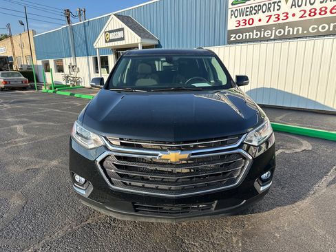 Used 2021 Chevrolet Traverse LT image 2
