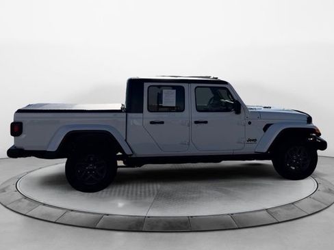 Used 2024 Jeep Gladiator Sport image 2