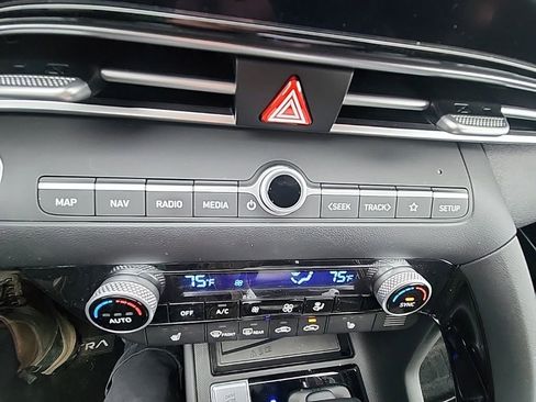 Certified 2023 Hyundai Elantra SEL w/ Convenience Package image 17