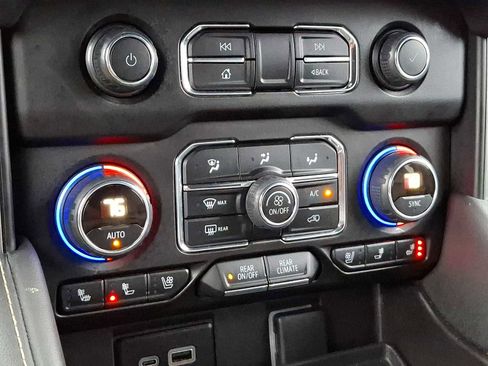 Used 2024 Chevrolet Suburban Premier image 14