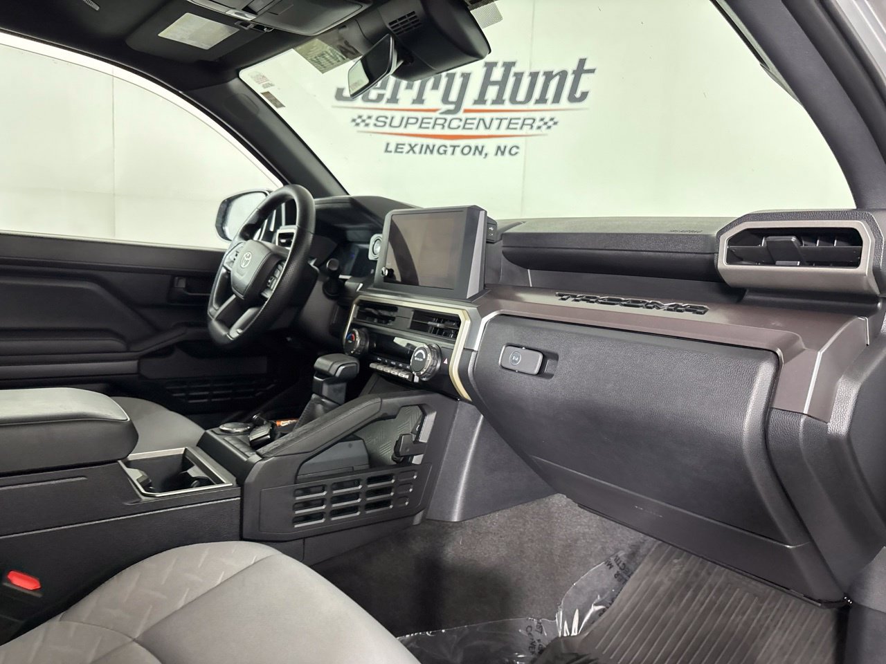 Used 2025 Toyota Tacoma SR5 RWD image 29