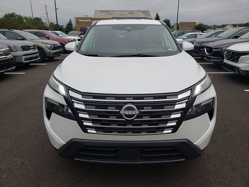 Used 2025 Nissan Rogue SV FWD image 9