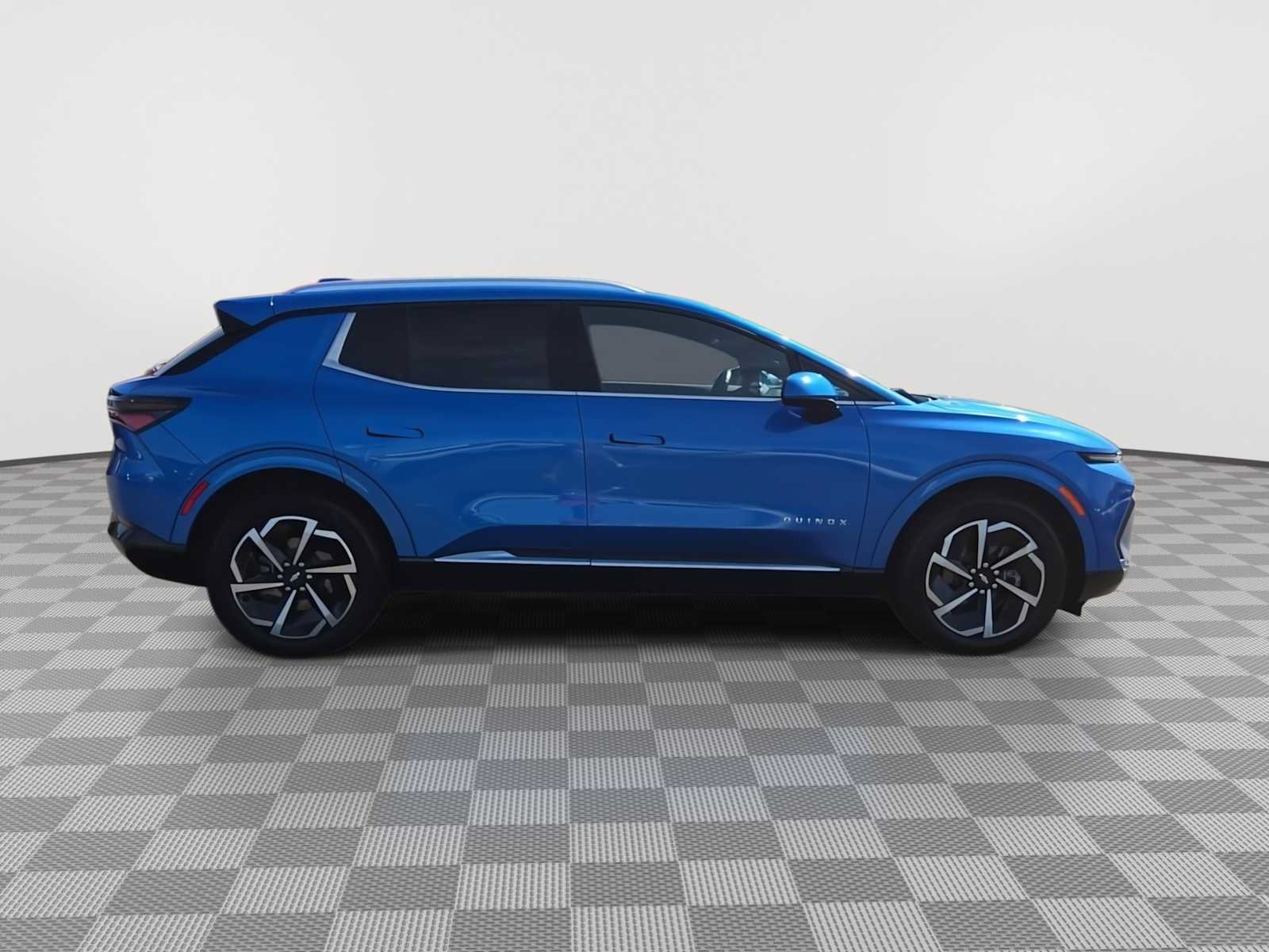 Used 2024 Chevrolet Equinox EV LT FWD image 9