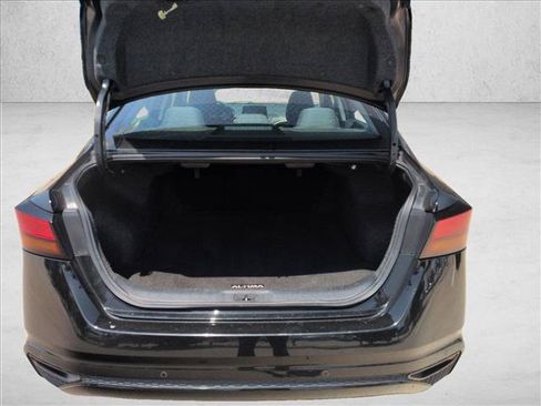Used 2024 Nissan Altima 2.5 SV FWD image 6