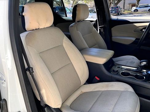 Used 2023 Chevrolet Traverse LS image 26