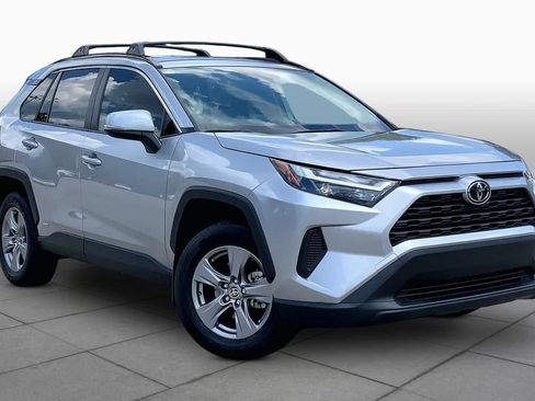 Used 2025 Toyota RAV4 XLE AWD/4WD image 3