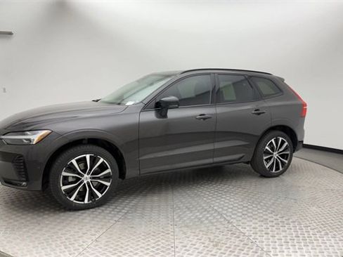 Certified 2023 Volvo XC60 B5 Plus w/ Climate Package image 6