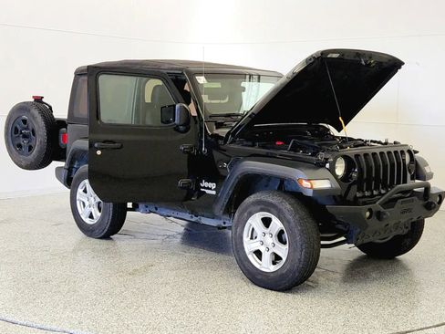 Used 2018 Jeep Wrangler Sport image 9