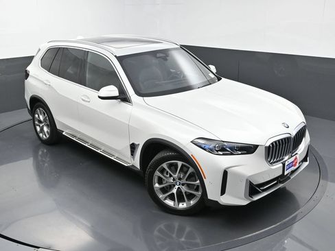 Used 2024 BMW X5 xDrive40i w/ Premium Package AWD/4WD image 34