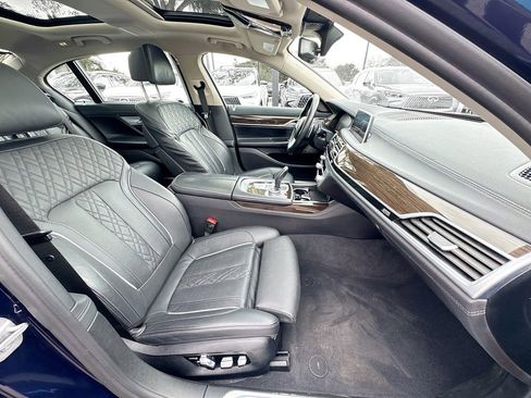 Used 2022 BMW 740i xDrive 740i xDrive w/ Luxury Rear Seating Package image 31