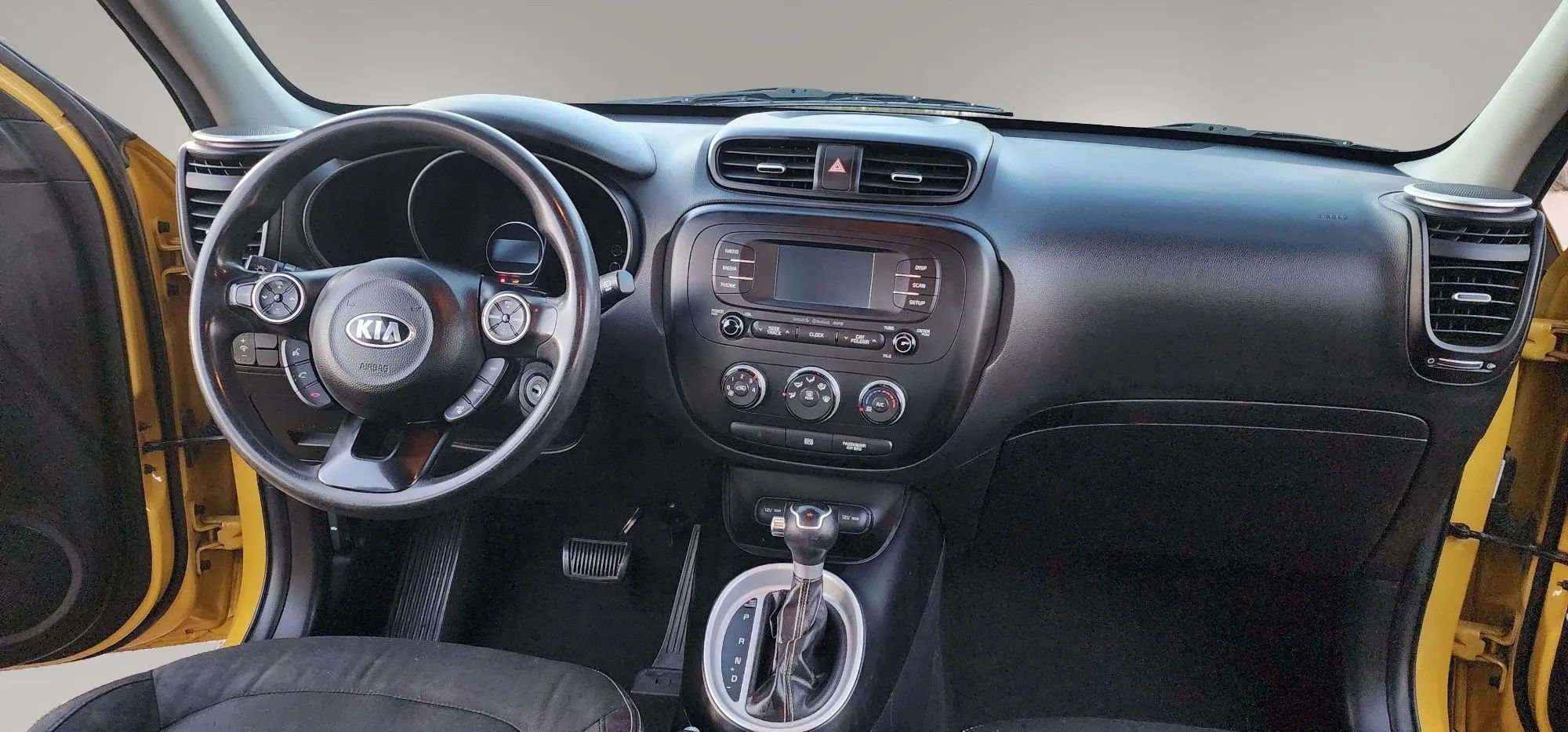 Used 2016 Kia Soul + FWD image 17