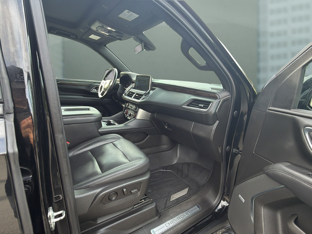 Used 2021 Chevrolet Tahoe Z71 w/ Luxury Package AWD/4WD image 19