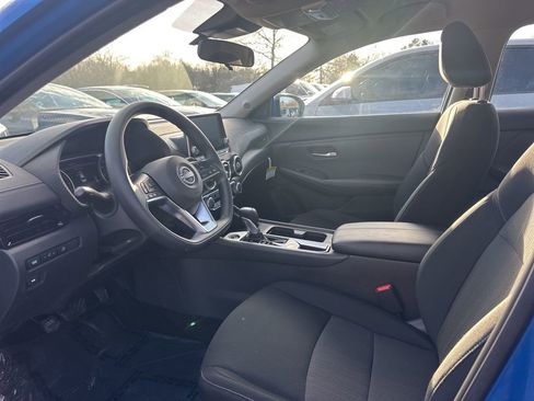 Used 2025 Nissan Sentra SV image 3