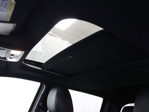 Used 2016 Toyota Tacoma TRD Sport w/ Premium & Technology Package image 11