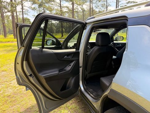 Used 2025 Chevrolet Equinox LT w/ Convenience Package II FWD image 25