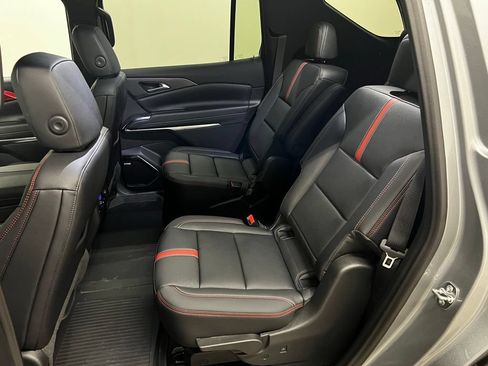 New 2026 Chevrolet Traverse RS w/ LPO, Floor Liner Package FWD image 32