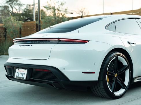 Used 2022 Porsche Taycan Turbo S image 18
