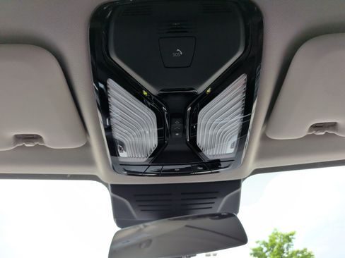 Used 2024 BMW X7 xDrive40i w/ Executive Package image 29