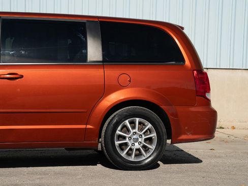 Used 2012 Dodge Grand Caravan R/T w/ Driver Convenience Group image 8