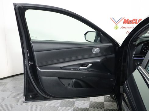 Used 2024 Hyundai Elantra Limited image 19