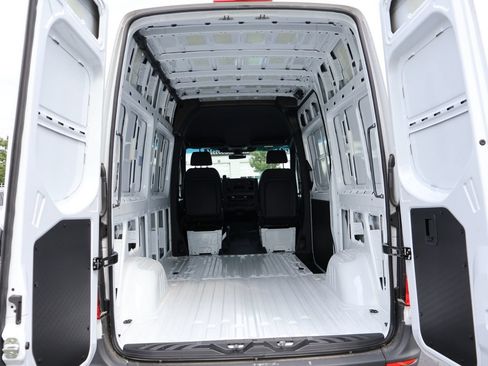 Used 2025 Mercedes-Benz Sprinter 2500 image 17