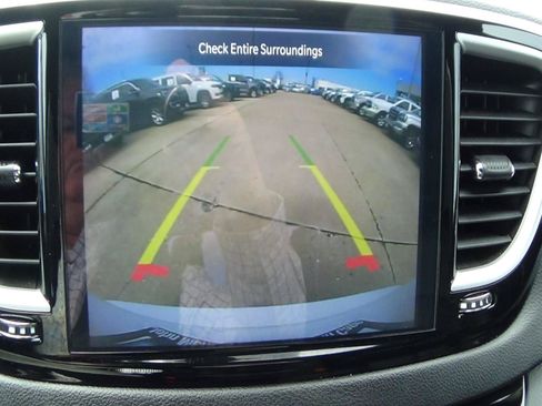 Certified 2025 Chrysler Pacifica Select FWD image 29