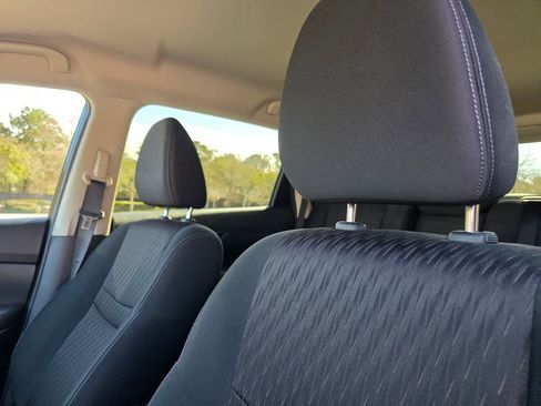 Used 2018 Nissan Rogue SV image 13