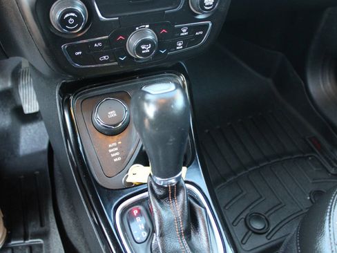 Used 2018 Jeep Compass Limited image 13