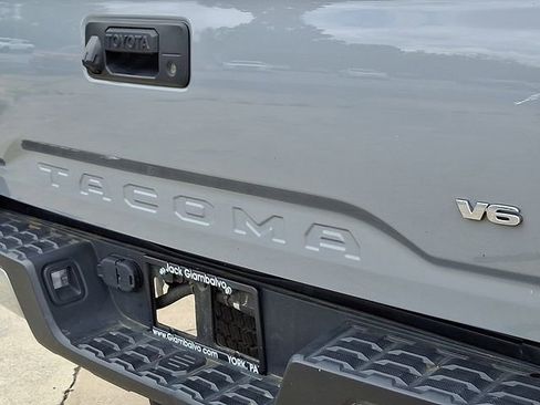 Used 2021 Toyota Tacoma TRD Off-Road AWD/4WD image 31