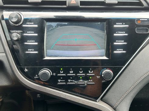 Used 2018 Toyota Camry LE FWD image 22