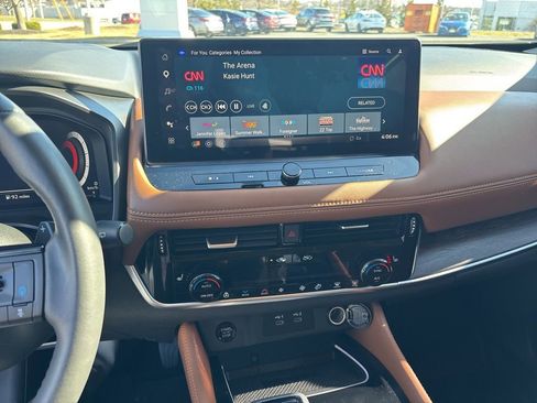 Used 2024 Nissan Rogue Platinum w/ Platinum Premium Package image 16