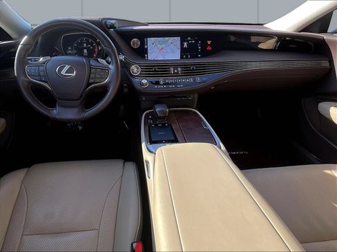 Used 2020 Lexus LS 500 w/ Accessory Package (Z2) RWD image 9