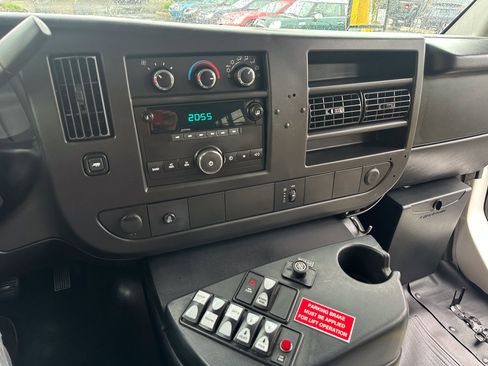Used 2014 Chevrolet Express 3500 image 16