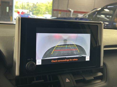 Used 2025 Toyota RAV4 XLE AWD/4WD image 19