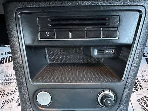 Used 2017 Volkswagen Tiguan S image 26