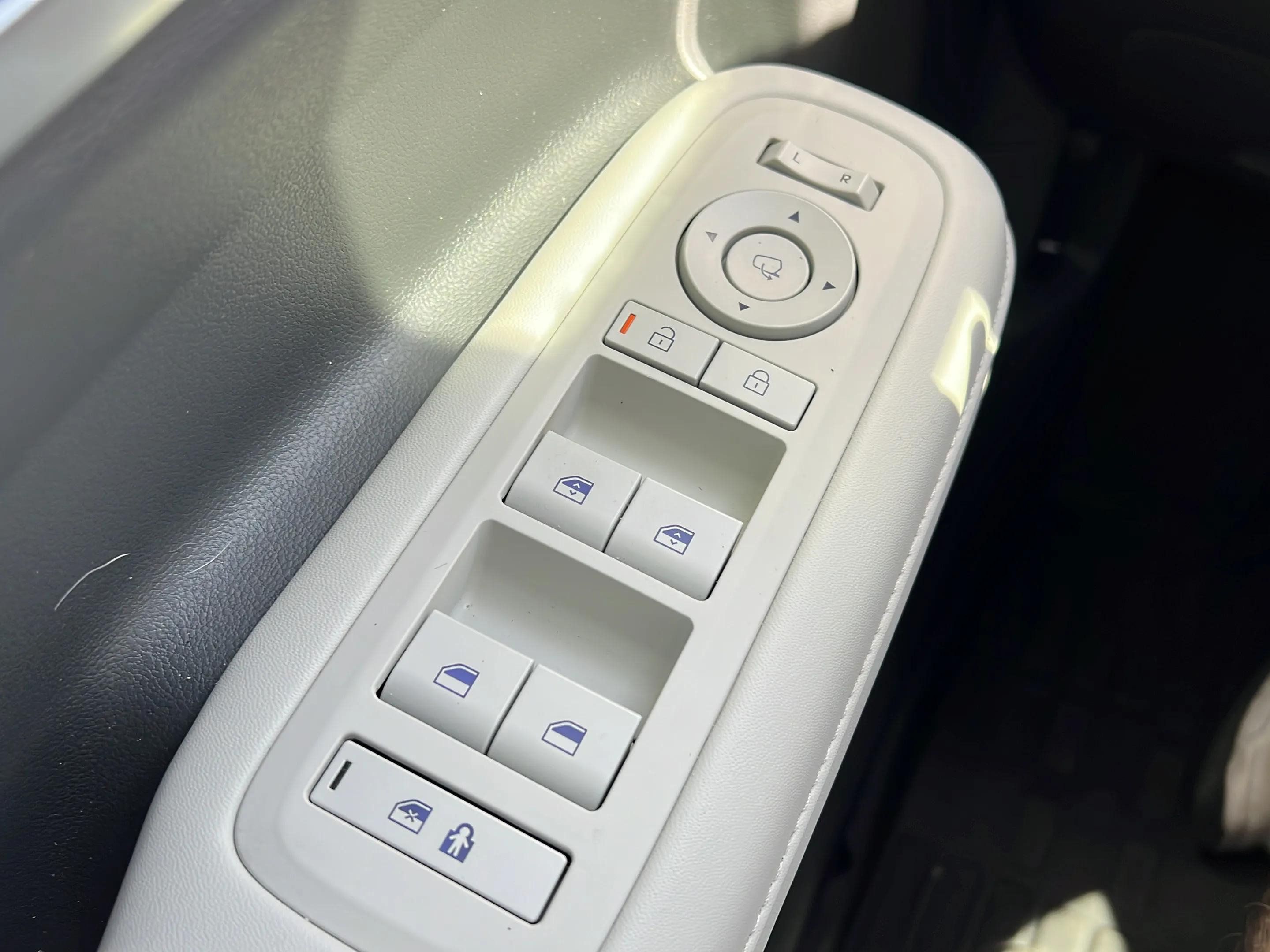 Certified 2026 Hyundai Santa Fe Limited FWD image 28