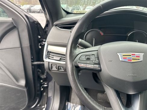 Used 2023 Cadillac XT4 Premium Luxury image 17